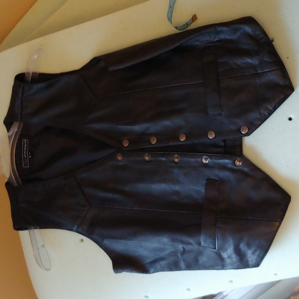 NWOT. Mens Roper Leather Vest NWOT size m